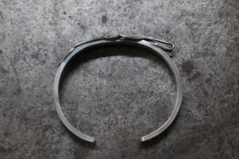 SE-1468 7mm cuff bracelet with 中 feather small wheel