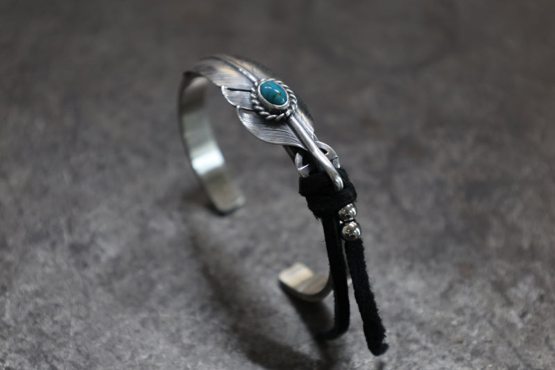 SE-1587 classic feather cuff/kingman