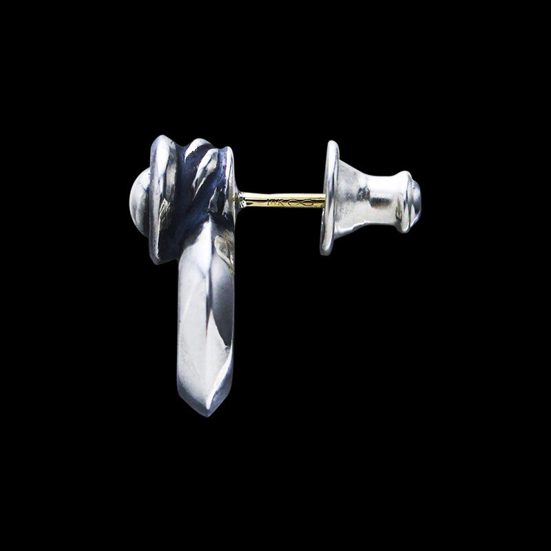 Carved stud earrings with ring