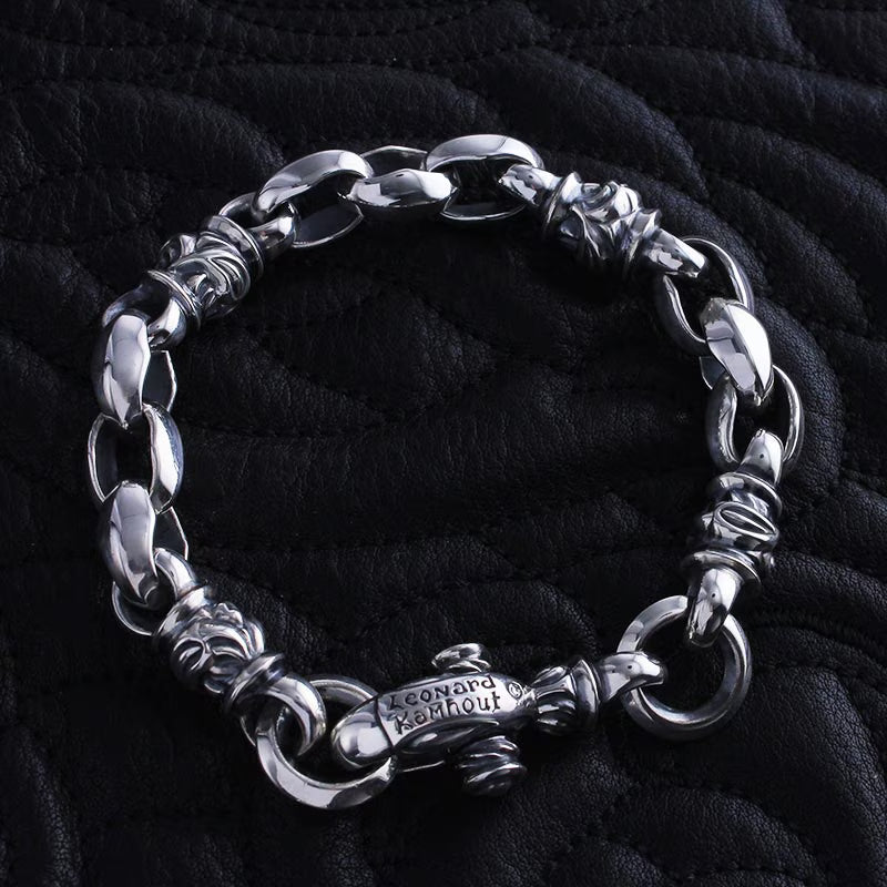 Silk Hawk Bracelet (Engraving with Leonard Kamhout)