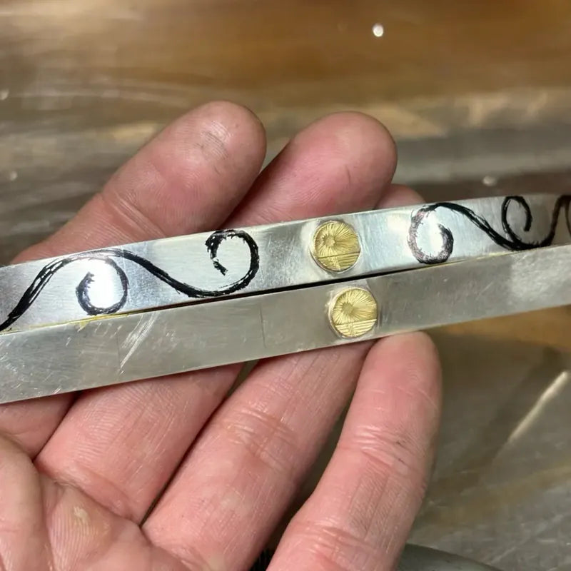 鳴島翔 K18 KaiLa motif 10mm Bangle (Heritage)