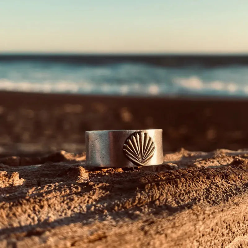 K18 motif 10mm plain ring (Shell)