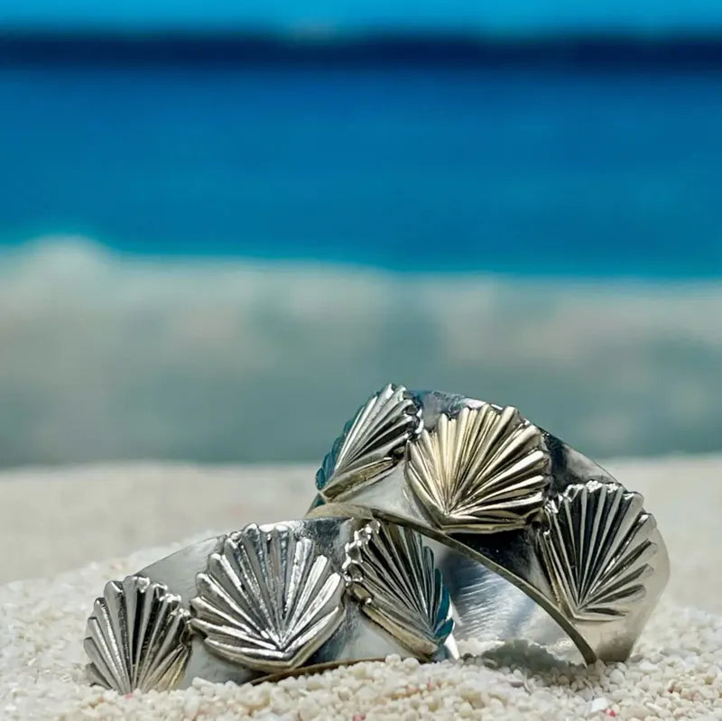 K18 motif 10mm Triple shell ring