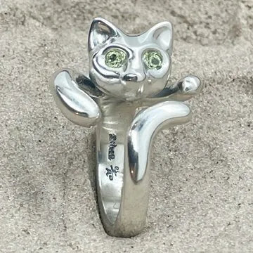 BBM 猫の指輪（ペリドット）