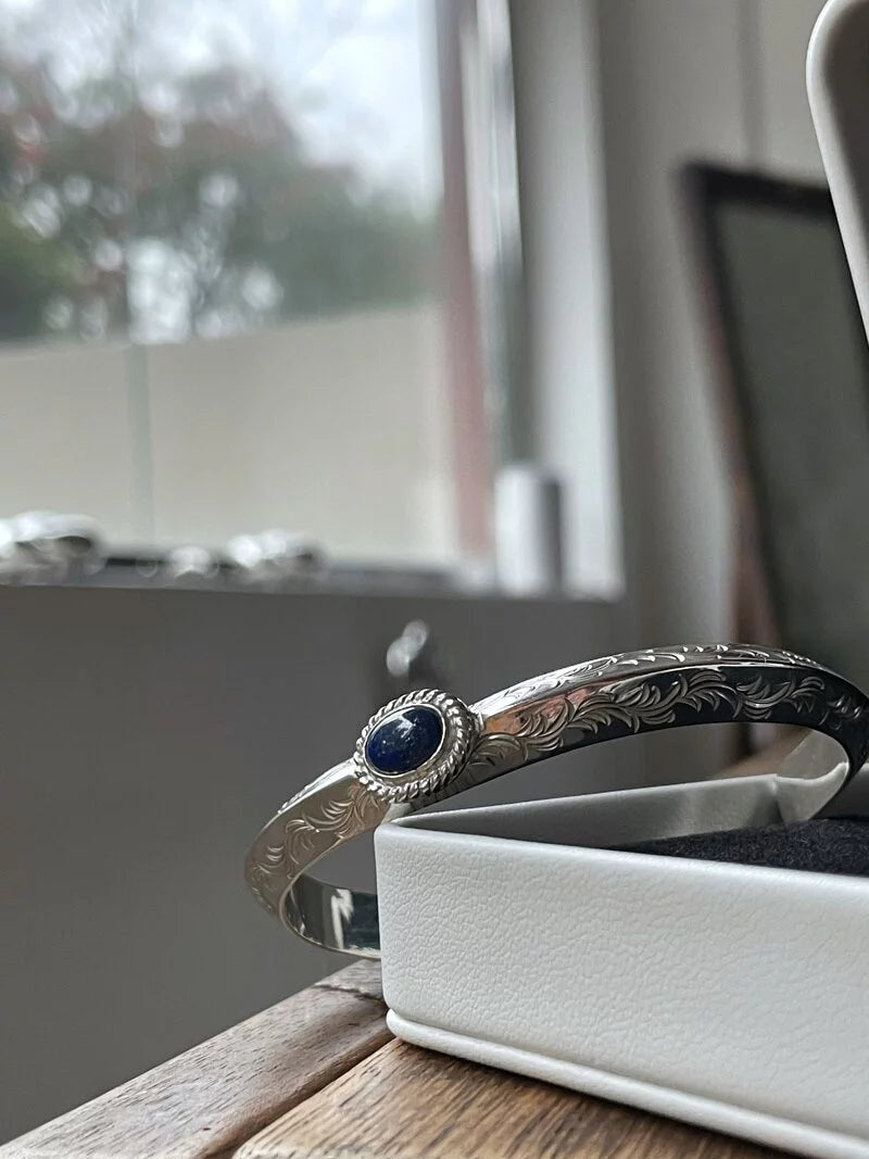 Lapis lazulitriangle arabesque bangle