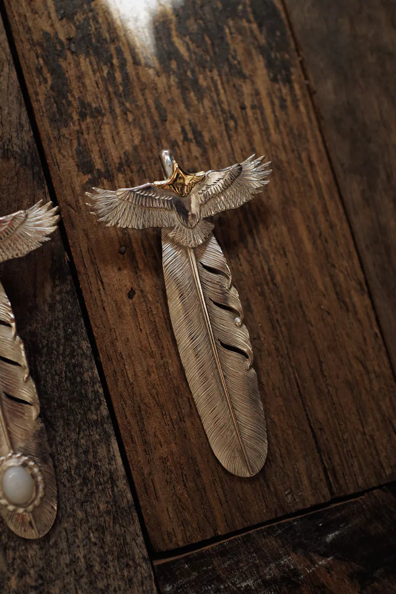 K18 Head Eagle and Feather (No Stone/Sliver Cut Opal)