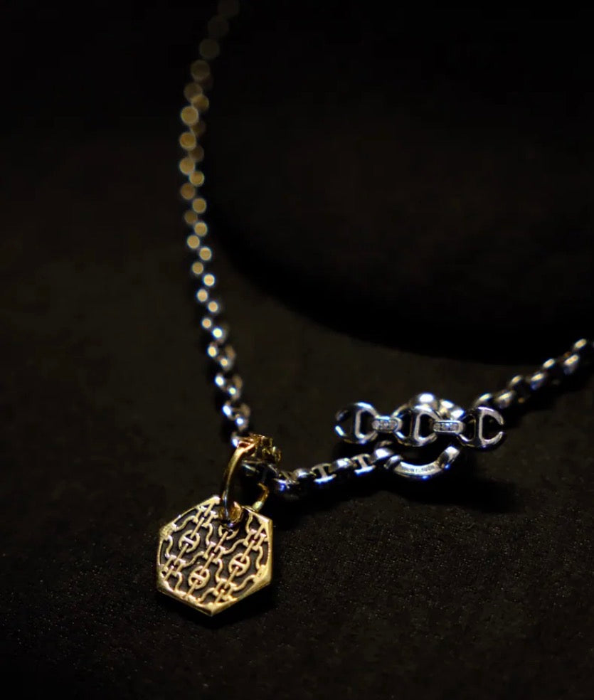 HB305 Bolt Lace Pendant