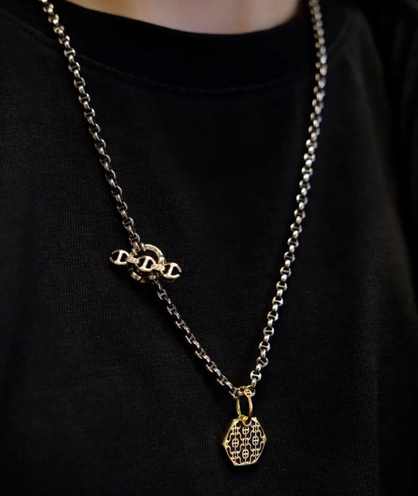 HB305 Bolt Lace Pendant