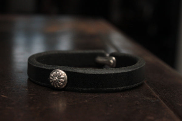 FCB-06 flat leather+cramp hook bracelet/flower stud
